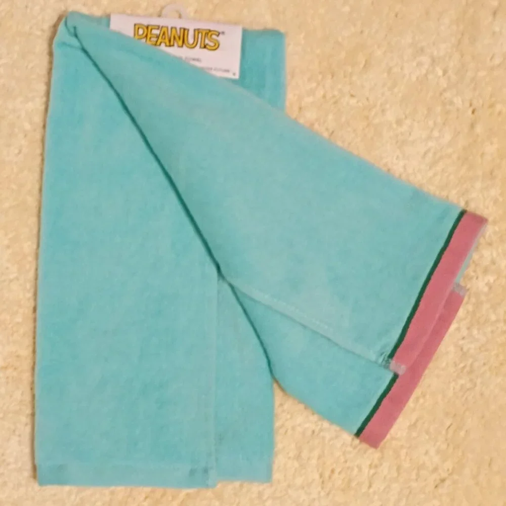 NWT ~ Officially Licensed Peanuts Snoopy Summer Themed Decorative Hand Towel